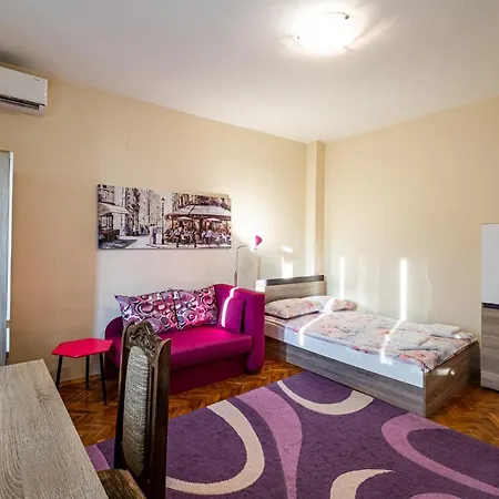 Primorski 2bdrm וארנה