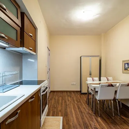 Primorski 2bdrm דירה