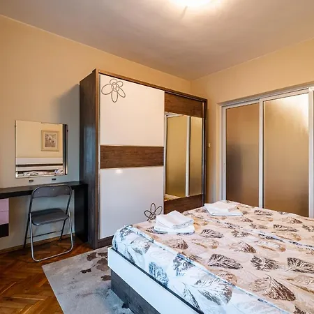 דירה Primorski 2bdrm וארנה