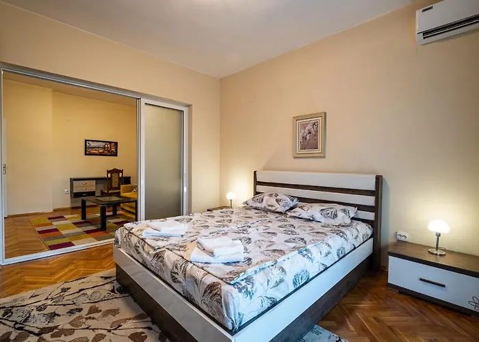 アパート Primorski 2bdrm